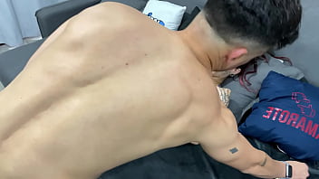 Amiga ficou excitada e pegou no pau do colega de quarto disse que estava com tesao e queria fuder gostoso * completo no red