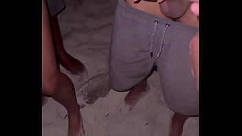 Belinha e sua busca por pirocas fez dogging na praia do abricó