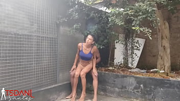 Vejam A Dani Dando Muito Em Seu Quintal Pro Puto Malako Careta thumbnail