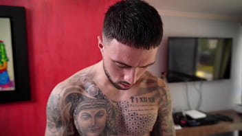 Trio con la embarazada alicia trece la llenamos todos sus agujeros y la bañamos en nuestra leche