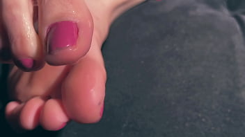Goddess maiah's foot tease