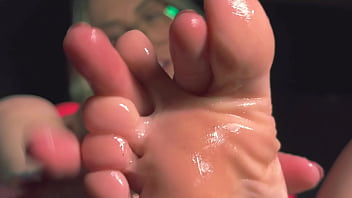 Goddess maiah's foot tease