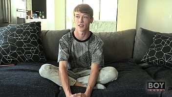 Horny Twink Loves Stretching His Ass thumbnail