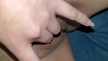 No aguanto las ganas de tocarme pensando en una verga grande y dura