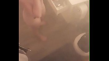 She cleaned my cock before i shower