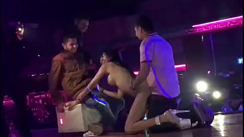 En el antro bien puta