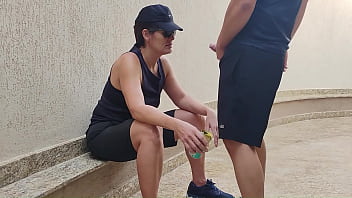 Garota sapatão perdeu aposta no futebol não pagou e teve que dar para o amigo mecânico