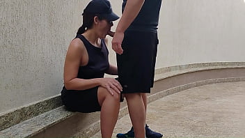 Garota sapatão perdeu aposta no futebol não pagou e teve que dar para o amigo mecânico