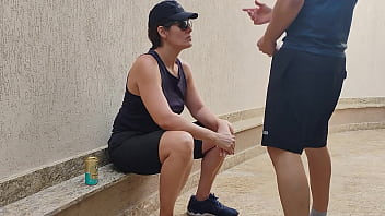 Garota sapatão perdeu aposta no futebol não pagou e teve que dar para o amigo mecânico