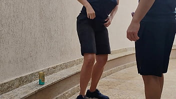 Garota sapatão perdeu aposta no futebol não pagou e teve que dar para o amigo mecânico