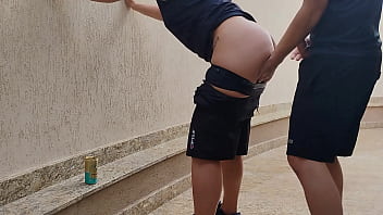 Garota sapatão perdeu aposta no futebol não pagou e teve que dar para o amigo mecânico