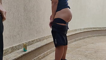 Garota sapatão perdeu aposta no futebol não pagou e teve que dar para o amigo mecânico