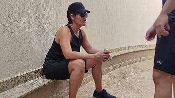 Garota sapatão perdeu aposta no futebol não pagou e teve que dar para o amigo mecânico