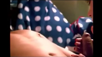 Девушка ласкает парня