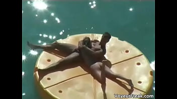 A floating blowjob voyeur cam