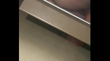 Sentando no consolo grande