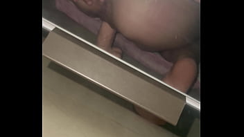 Sentando no consolo grande