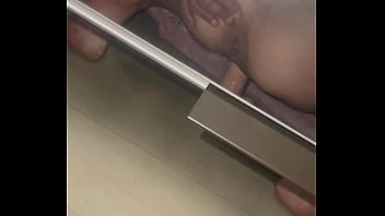 Sentando no consolo grande