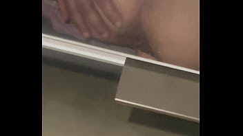 Sentando no consolo grande