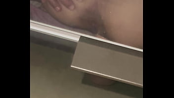 Sentando no consolo grande