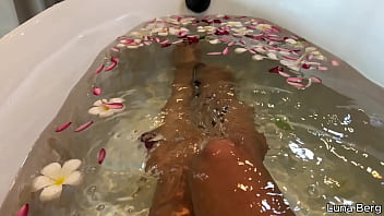 Bath of naked milf masturbates among flowers