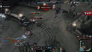 Novinho rolando em meio a putaria