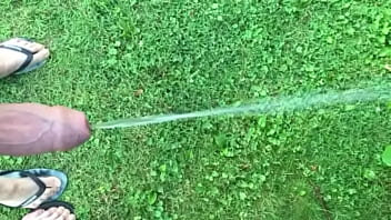 Mijando Com A Picona Dura Sem Arregaçar thumbnail