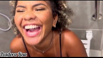 Chupei um estranho casado dentro do banheiro da academia da minha cidade e ainda levei ele pra casa e fuder minha buceta