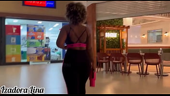 Chupei um estranho casado dentro do banheiro da academia da minha cidade e ainda levei ele pra casa e fuder minha buceta