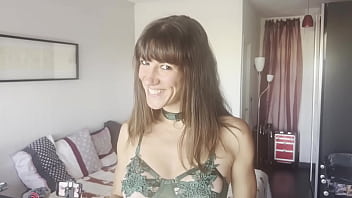 Mon Mari M'offre Une Bonne Grosse Bite De Black Il Se Branle Bien En Me thumbnail