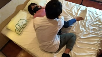 彼氏から鬼電されてるのにも関わらず僕と激しくホテルでやっちゃう女の子