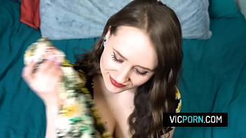 Horny babe pleasure herself by playing with her pussy in asrm style