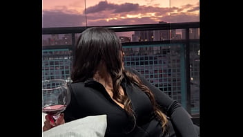 Comi gostoso a casadinha safada e muito gostosa mulher do meu chefe fui na casa do meu chefe chegando lá a esposa gostosa ficou doida pelo meu pau fudemos muito