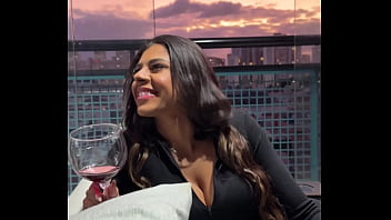 Comi gostoso a casadinha safada e muito gostosa mulher do meu chefe fui na casa do meu chefe chegando lá a esposa gostosa ficou doida pelo meu pau fudemos muito