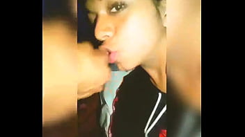 Kendhal esperando su lechita