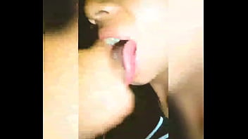 Kendhal esperando su lechita