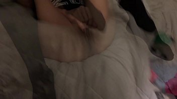 Anita cummings has a roommate help her squirt for online playdate