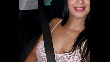 O corno leva a bruna para dar para um fã ela deu gostoso e gozou de verdade de agora em diante ela vai sair com um fã pelo menos uma vez por mês você pode ser o próximo