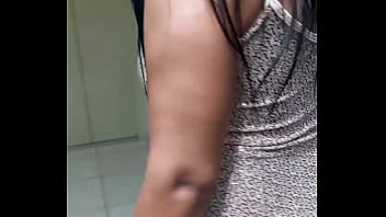 O corno leva a bruna para dar para um fã ela deu gostoso e gozou de verdade de agora em diante ela vai sair com um fã pelo menos uma vez por mês você pode ser o próximo