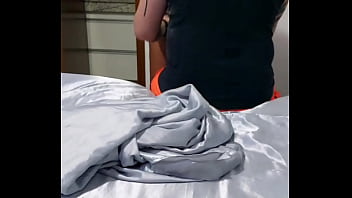 O corno leva a bruna para dar para um fã ela deu gostoso e gozou de verdade de agora em diante ela vai sair com um fã pelo menos uma vez por mês você pode ser o próximo