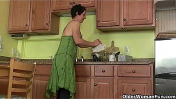 American Milf Lacy Needs To Get Off In Pantyhose thumbnail