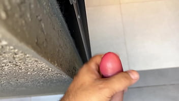 Madrastra nalgona y cachonda es decubierta cabalgando su almohada hasta el orgasmo