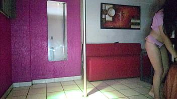 Braely yuns en el tubo