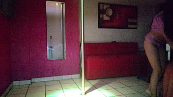 Braely yuns en el tubo