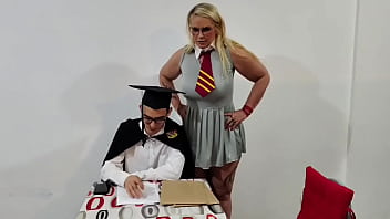 Madrasta é fudida pelo entiado antes da festa de formatura veja no fechado do xrd ou assina o fechado do sheer