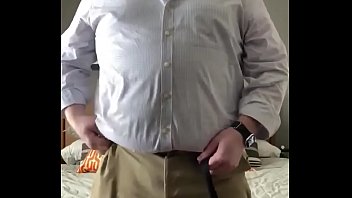 Urso Coroa Se Exibindo thumbnail