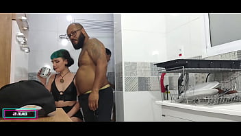 Vizinha safadinha foi em casa pedir açucar e levou vara na frente da mnha mulher