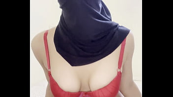 Hijab arab girl showing big tits juicy boobs sexy busty titties niqab muslim babe