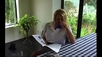 Lovable diva is sex toy her tight cuchy hole