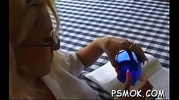 Lovable diva is sex toy her tight cuchy hole